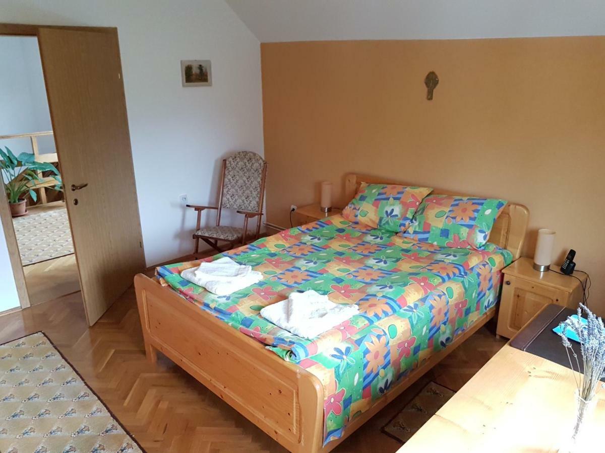 Villa Casa Bunicilor Colonia Sase Martie Esterno foto